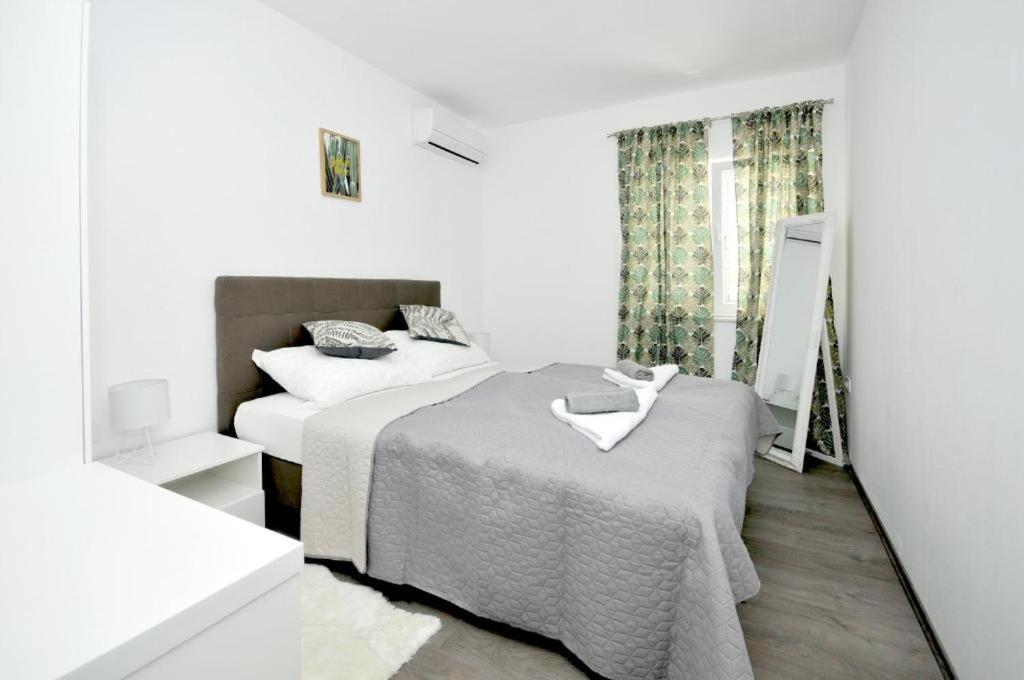 Villa Carolina Trogir Bagian luar foto